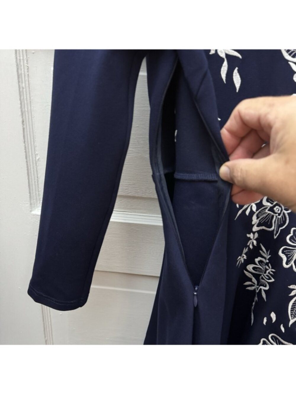 Women’s Navy Embroidered Floral Fit & Flare Dress Lace Back Size M Long Sleeve - Picture 8 of 9